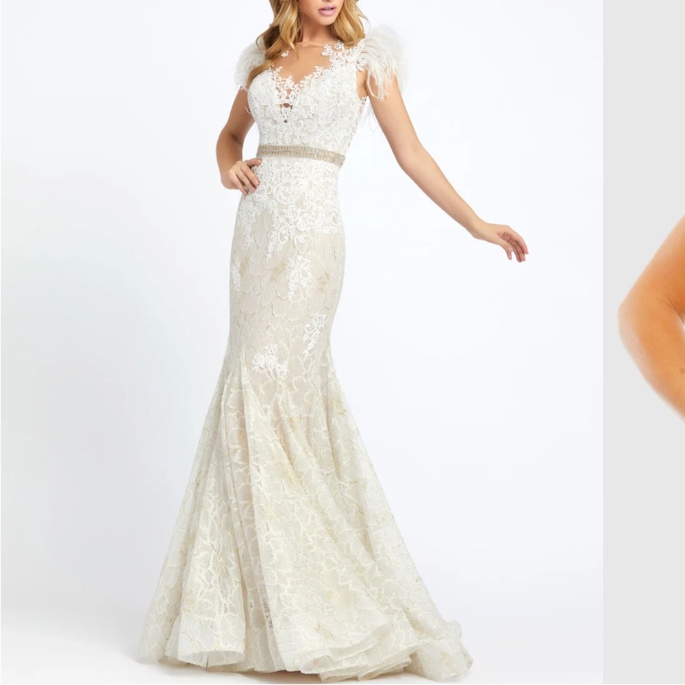 Elegant Cream Lace Evening Gown